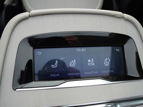 Used 2025 Lincoln Navigator Reserve image 24