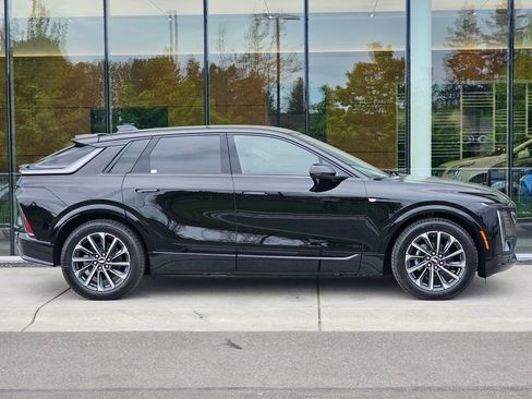 New 2026 Cadillac Lyriq Sport AWD/4WD image 6