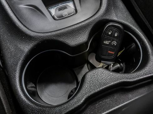 Used 2015 Jeep Cherokee Latitude w/ Comfort/Convenience Group FWD image 24