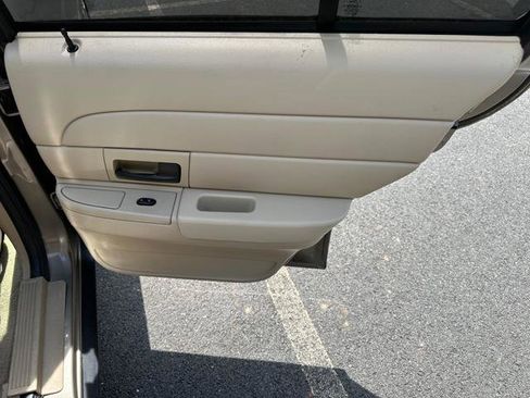 Used 2006 Ford Crown Victoria Police Interceptor image 9