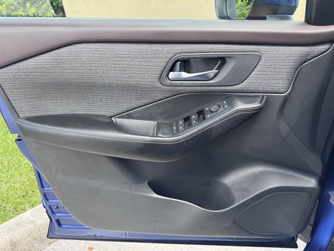 Used 2023 Nissan Rogue SV FWD image 13