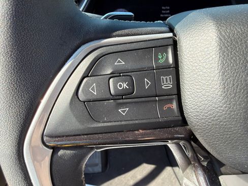 Used 2023 Jeep Grand Cherokee Altitude AWD/4WD image 18