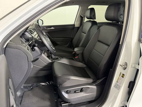 Used 2018 Volkswagen Tiguan SEL AWD/4WD image 18