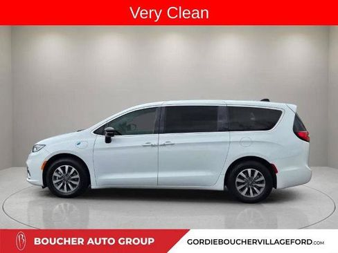 Used 2024 Chrysler Pacifica Limited FWD image 5