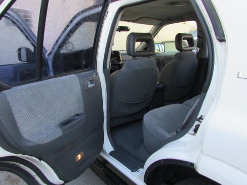 Used 1999 Isuzu Rodeo LS image 24