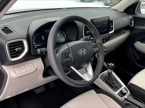 New 2025 Hyundai Venue SEL image 6