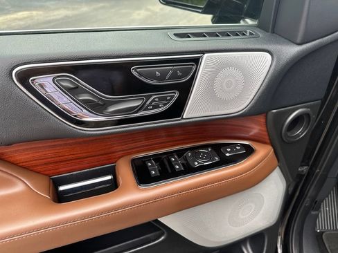 Used 2022 Lincoln Navigator Reserve RWD image 17