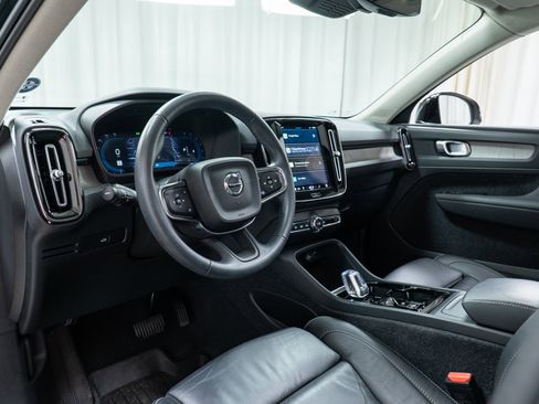 Used 2023 Volvo XC40 B5 Plus w/ Protection Package Premier image 12