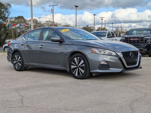 Used 2021 Nissan Altima 2.5 SV w/ SV Premium Package image 2