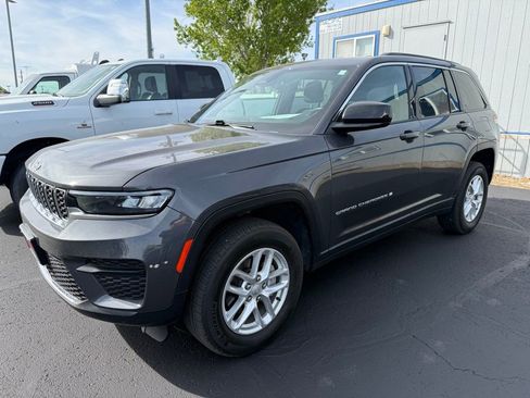 Used 2025 Jeep Grand Cherokee Laredo X AWD/4WD image 3