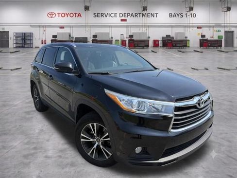 Used 2016 Toyota Highlander XLE w/ Protection Package #3 AWD/4WD image 5