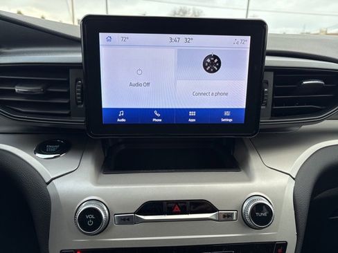 Used 2023 Ford Explorer XLT image 23