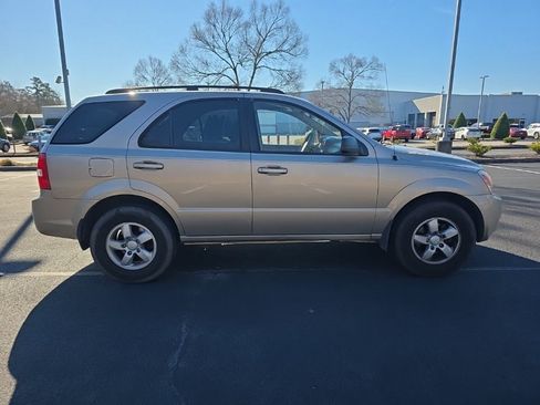 Used 2008 Kia Sorento LX image 9