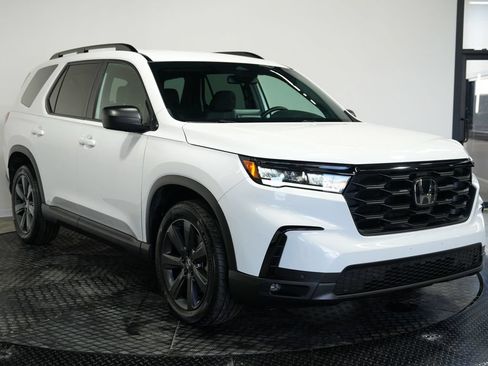 Used 2023 Honda Pilot Sport image 3
