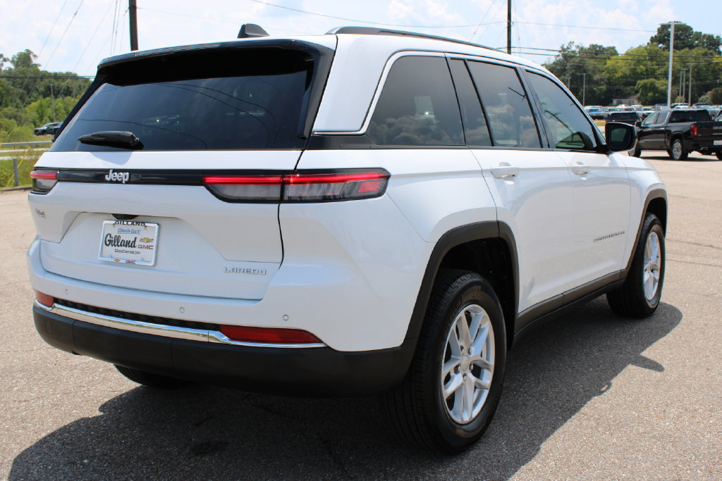 Used 2025 Jeep Grand Cherokee Laredo X RWD image 4