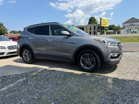 Used 2018 Hyundai Santa Fe Sport image 4