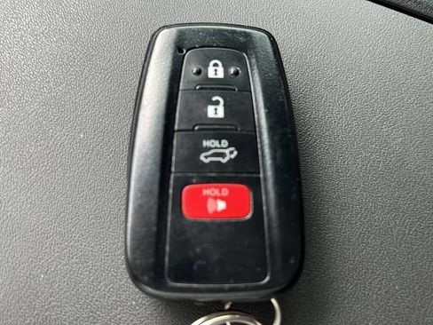 Used 2022 Toyota Highlander LE FWD image 26