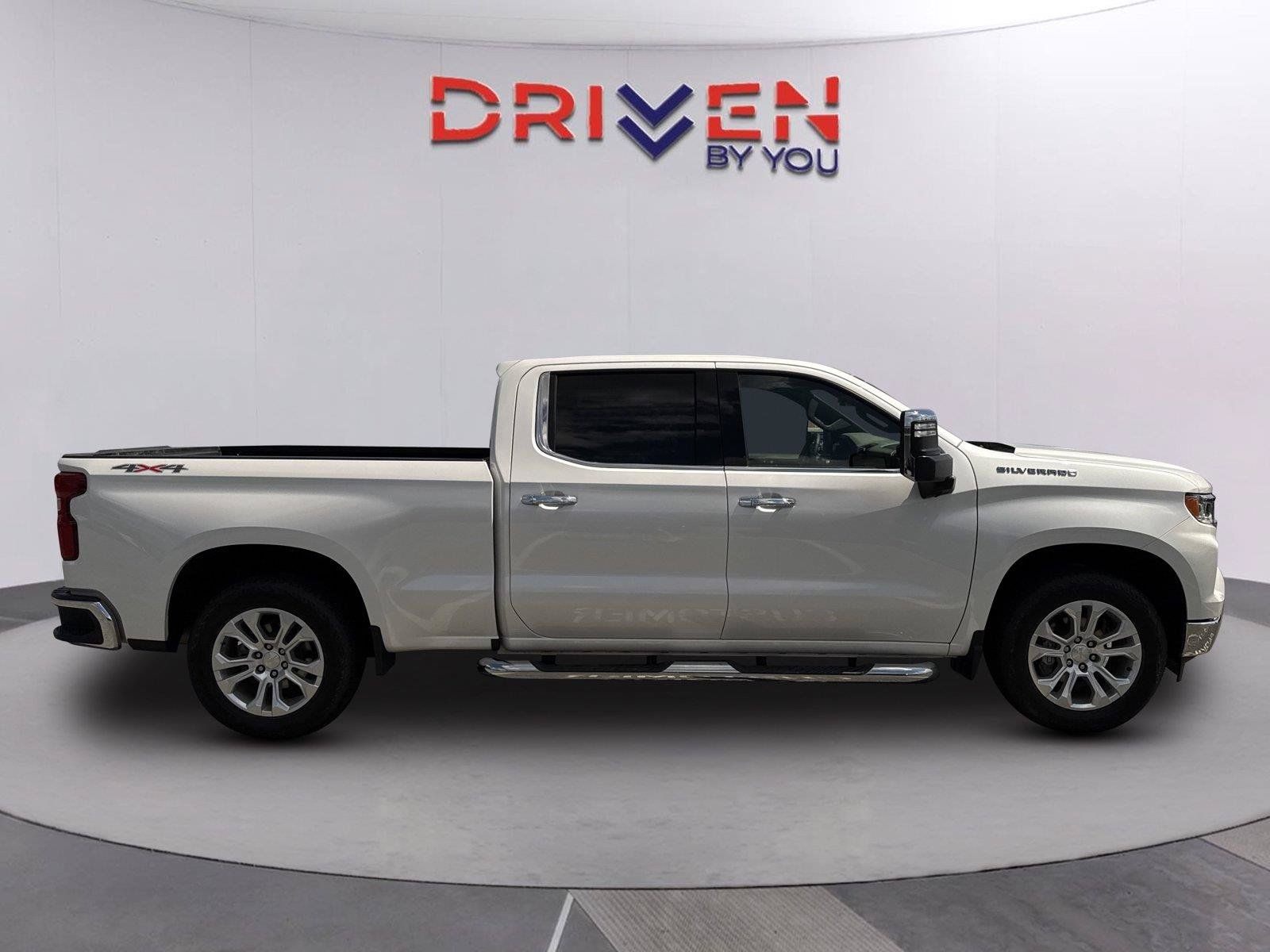Used 2023 Chevrolet Silverado 1500 LTZ w/ Technology Package AWD/4WD image 3