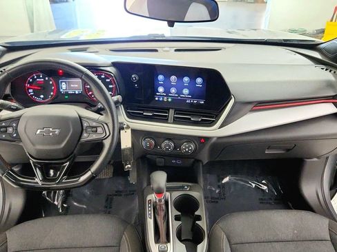 Used 2024 Chevrolet Trax RS w/ Sunroof Package FWD image 27