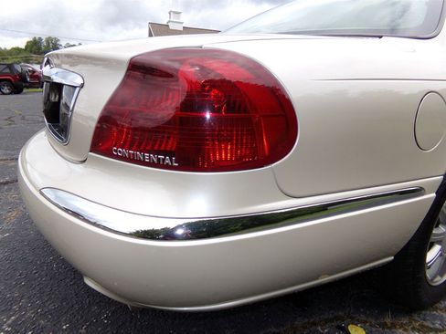 Used 2001 Lincoln Continental image 11