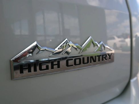 Used 2021 Chevrolet Traverse High Country FWD image 58