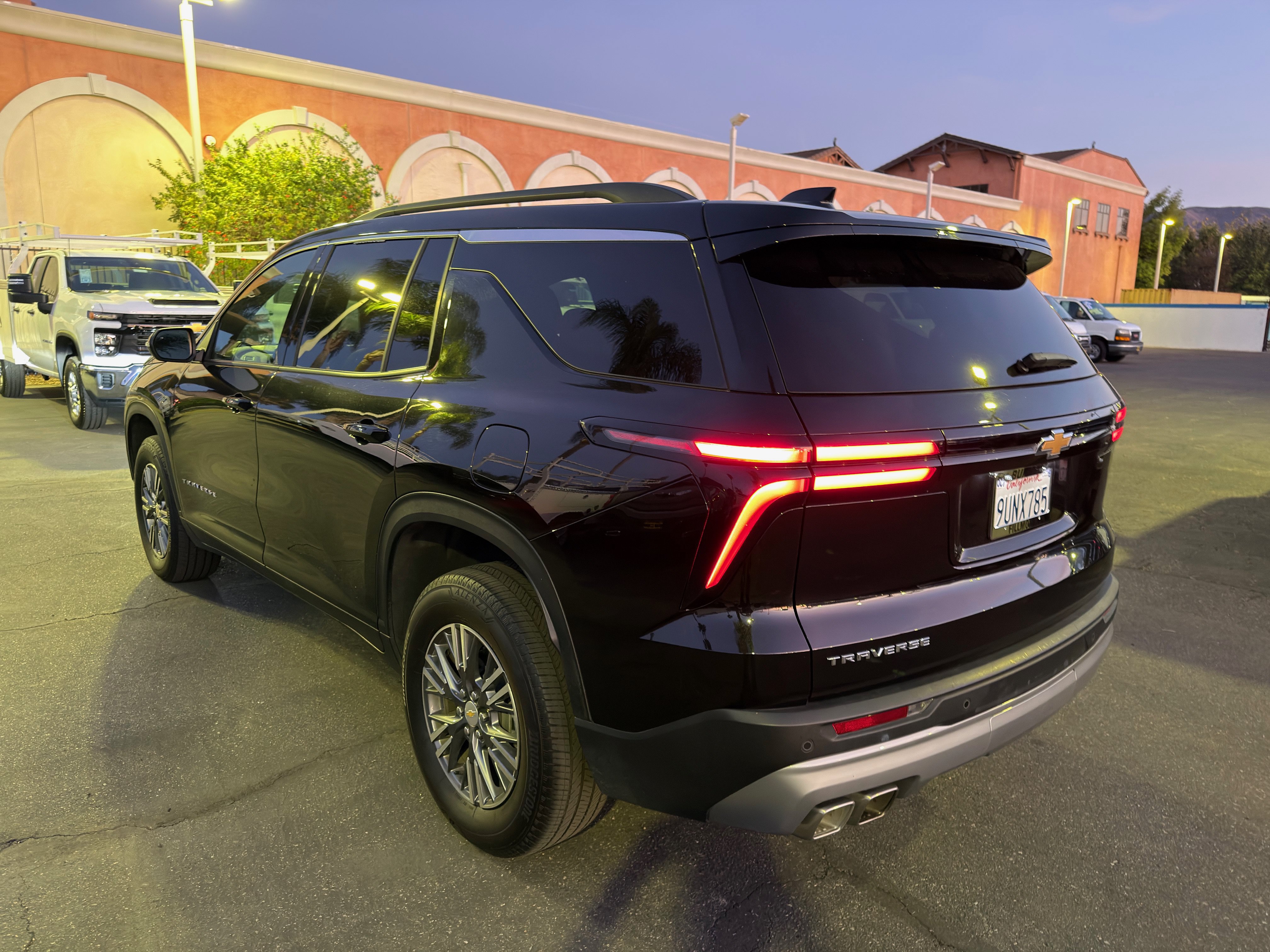 Used 2026 Chevrolet Traverse LT FWD image 6