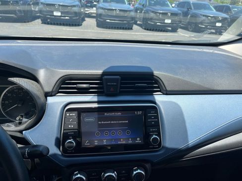 Used 2025 Nissan Versa SV FWD image 17