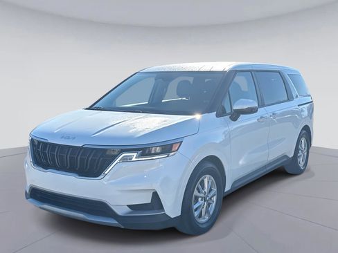 Used 2024 Kia Carnival LX image 8