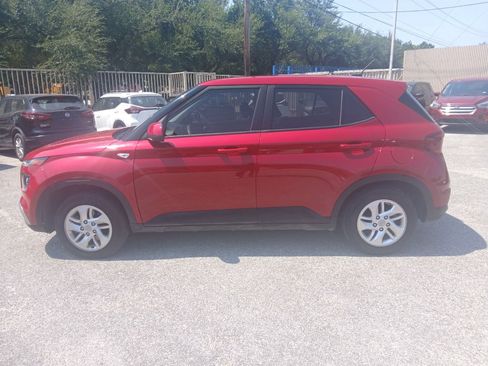 Used 2023 Hyundai Venue SE w/ Cargo Package FWD image 4