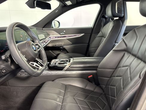 Used 2023 BMW 740i w/ Executive Package RWD image 5