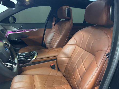 Used 2025 BMW i7 xDrive60 w/ Executive Package image 6