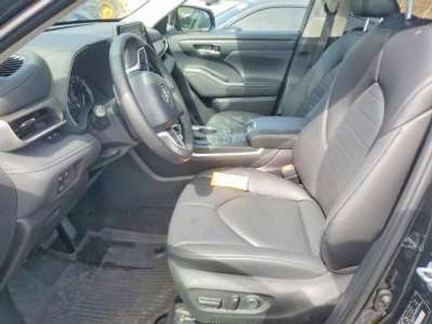 Used 2024 Toyota Highlander XLE AWD/4WD image 5