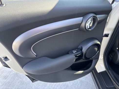 Used 2023 MINI Cooper S image 9