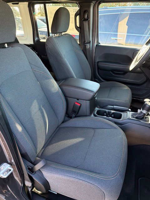 Used 2026 Jeep Wrangler Unlimited Sahara AWD/4WD image 17