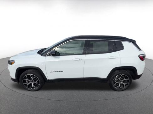 Used 2025 Jeep Compass Limited image 9