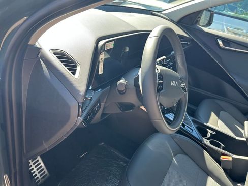 New 2025 Kia Niro EX Touring image 30