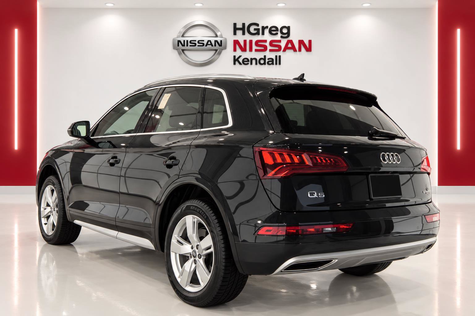 Used 2019 Audi Q5 2.0T Premium Plus w/ Premium Plus Package AWD/4WD image 2