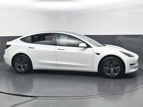 Used 2021 Tesla Model 3 Standard Range Plus RWD image 5