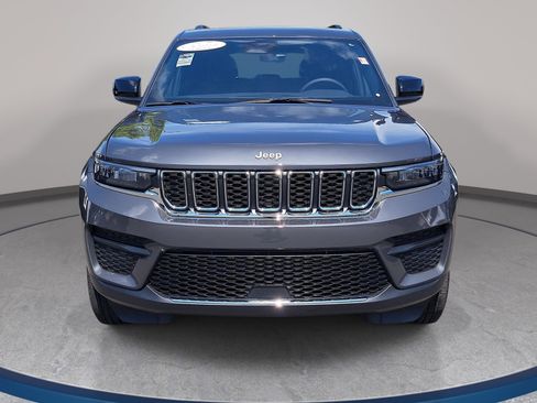 Used 2025 Jeep Grand Cherokee Laredo X w/ Luxury Tech Group I RWD image 2