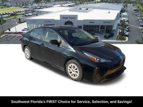 Used 2021 Toyota Prius LE image 2