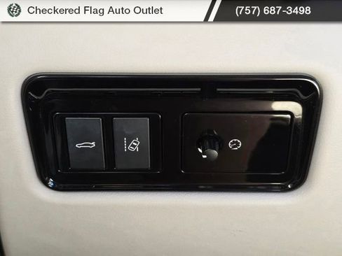 Used 2018 Jaguar XF Prestige image 11