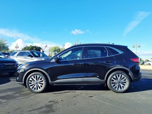 Certified 2022 Ford Escape Titanium image 3