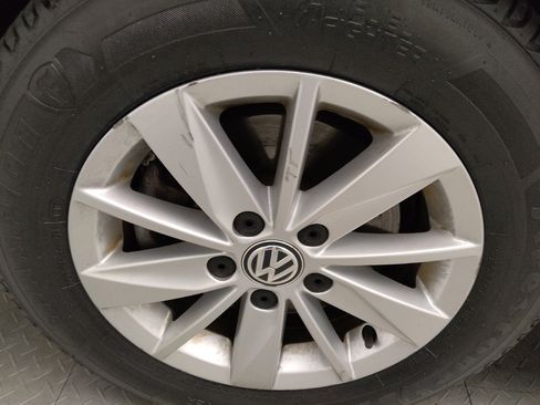 Used 2015 Volkswagen Golf S image 31