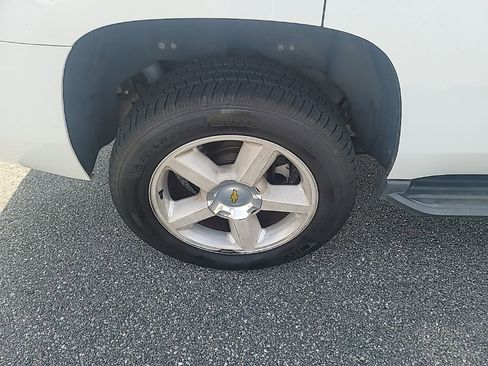 Used 2017 Chevrolet Tahoe LT image 6