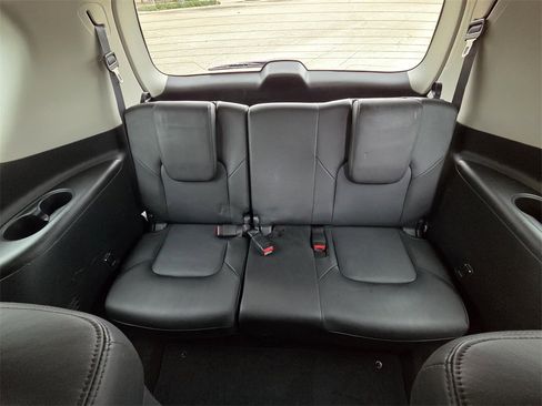 Used 2021 Nissan Armada SL w/ Captain's Chairs Package image 18