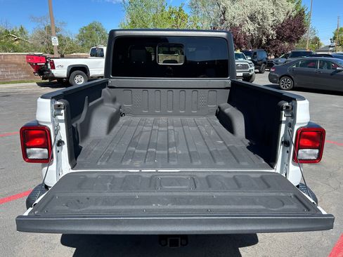 Used 2023 Jeep Gladiator Rubicon w/ Cold Weather Group AWD/4WD image 26