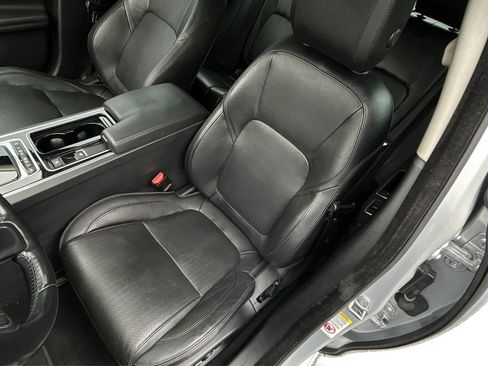 Used 2016 Jaguar XF Prestige image 11