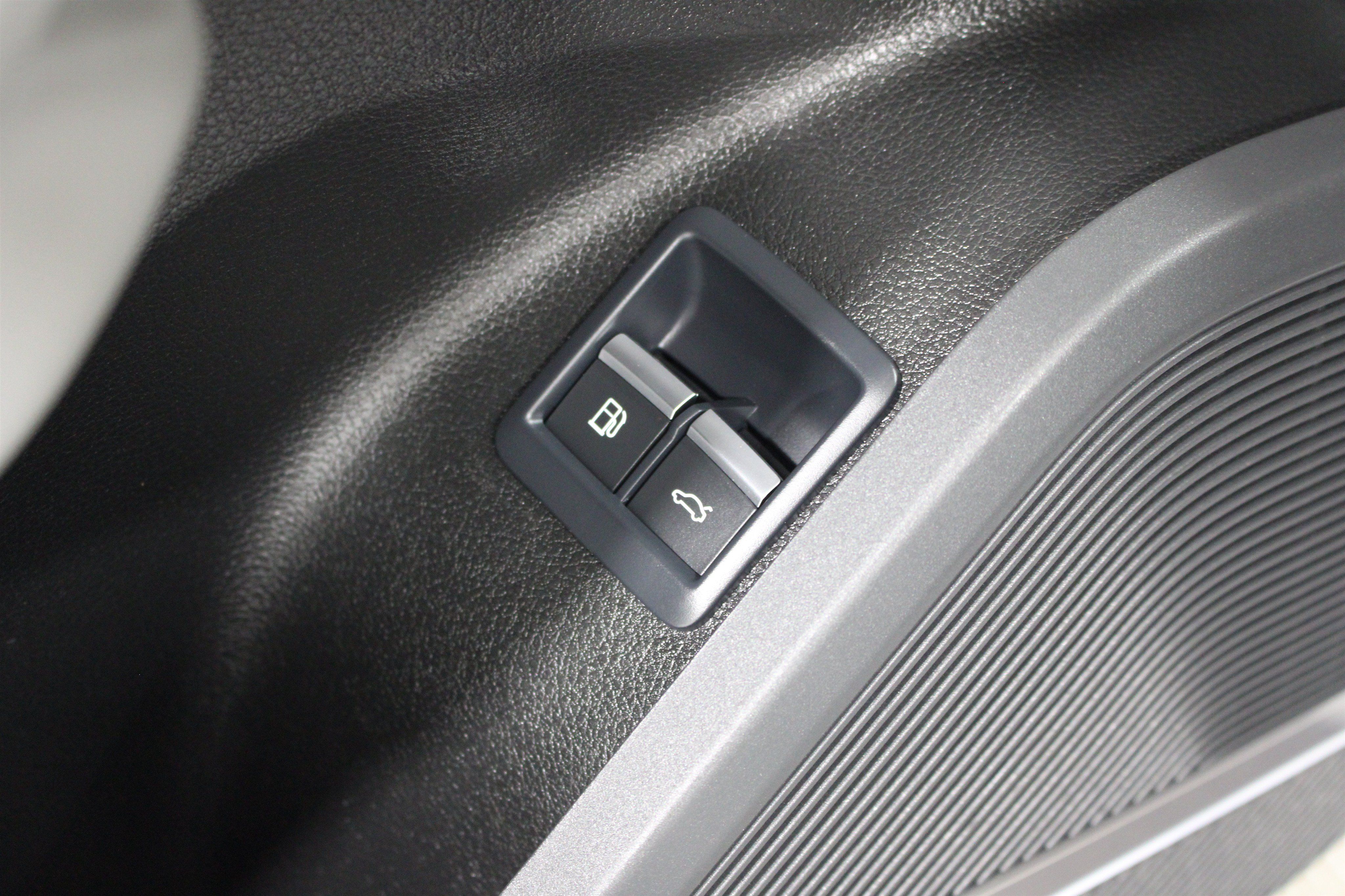 Used 2022 Audi Q5 e Premium Plus AWD/4WD image 9