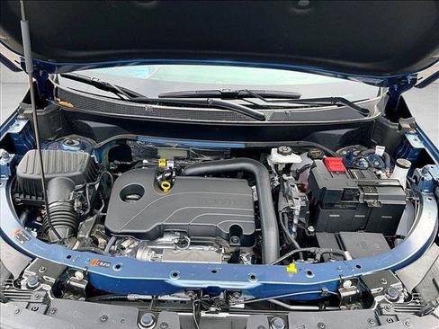 Used 2026 Chevrolet Equinox LT w/ Safety and Technology Package FWD image 11