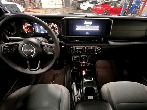 Used 2024 Jeep Wrangler Unlimited Rubicon image 13